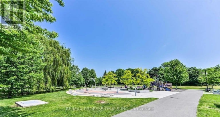 339 - 2 VALHALLA INN ROAD, Toronto (Islington-City Centre West), Ontario, M9B6C3