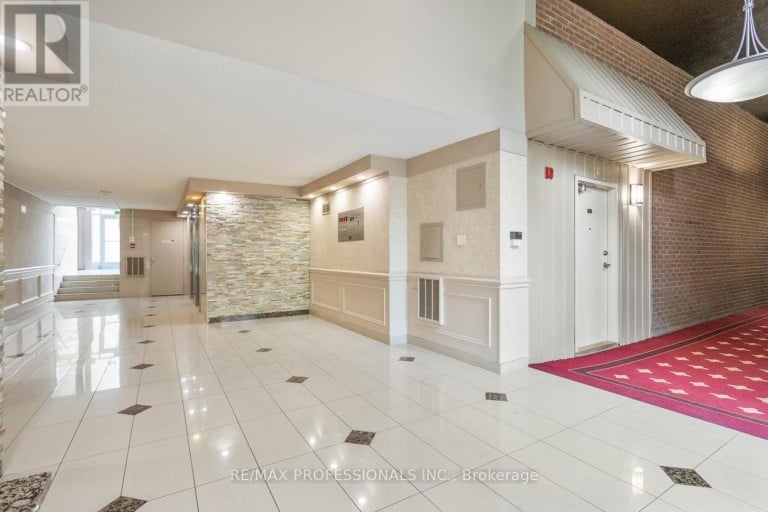 339 - 2 VALHALLA INN ROAD, Toronto (Islington-City Centre West), Ontario, M9B6C3