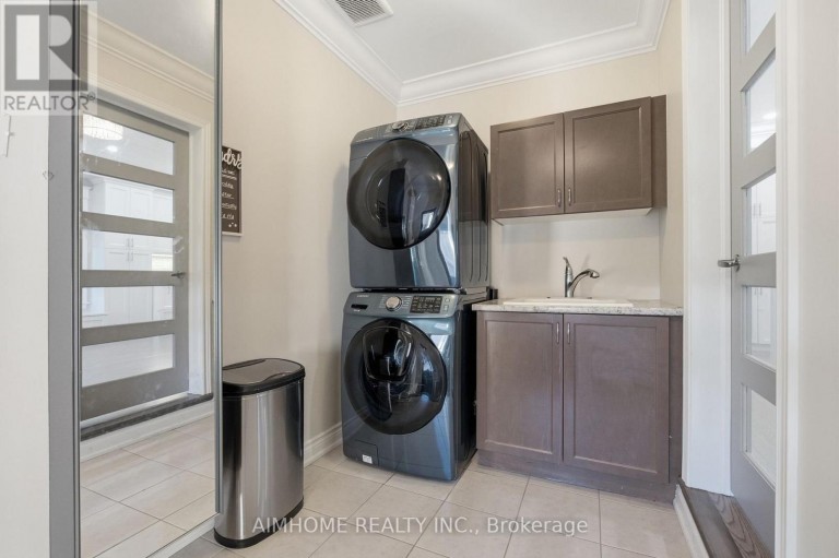 15 CALAMINT LANE, Richmond Hill (Oak Ridges Lake Wilcox), Ontario, L4E1C3