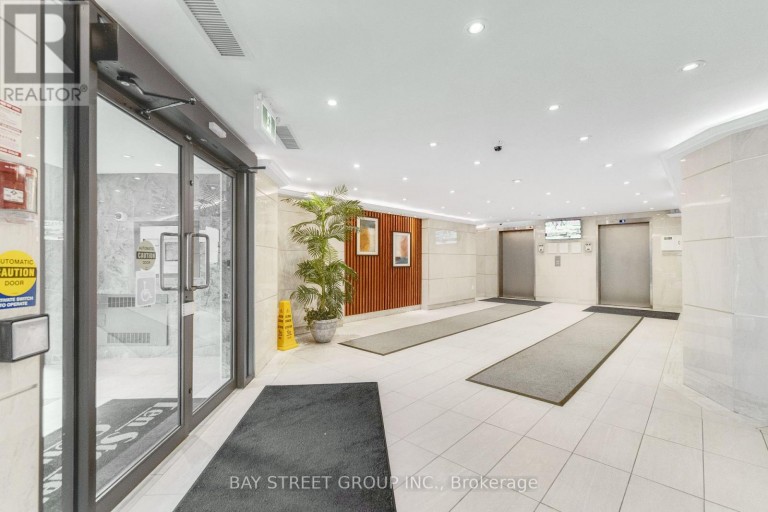 1207 - 10 STONEHILL COURT, Toronto (L'Amoreaux), Ontario, M1W2X8