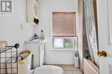 212 LIPPINCOTT STREET Toronto (University) Ontario photo 13