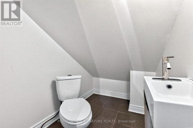 212 LIPPINCOTT STREET Toronto (University) Ontario photo 14