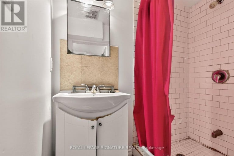 212 LIPPINCOTT STREET, Toronto (University), Ontario, M5S2P5