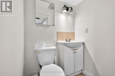 212 LIPPINCOTT STREET Toronto (University) Ontario photo 18