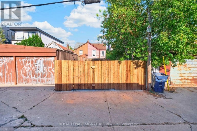 212 LIPPINCOTT STREET, Toronto (University), Ontario, M5S2P5