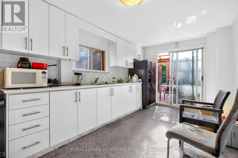 212 LIPPINCOTT STREET, Toronto (University), Ontario, M5S2P5