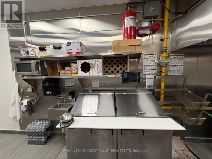 D10 - 400 SCOTT STREET, St. Catharines (Carlton/Bunting), Ontario, L2M3W4