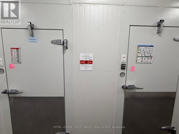 D10 - 400 SCOTT STREET, St. Catharines (Carlton/Bunting), Ontario, L2M3W4