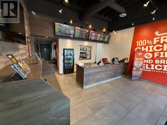 D10 - 400 SCOTT STREET St. Catharines (Carlton/Bunting) Ontario photo 3
