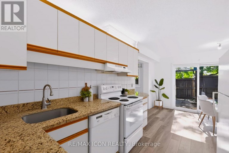 102 - 121 UNIVERSITY AVENUE E, Waterloo, Ontario, N2J4J1