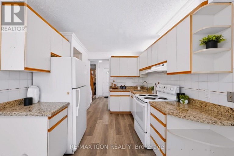 102 - 121 UNIVERSITY AVENUE E, Waterloo, Ontario, N2J4J1