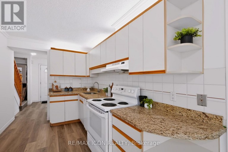 102 - 121 UNIVERSITY AVENUE E, Waterloo, Ontario, N2J4J1