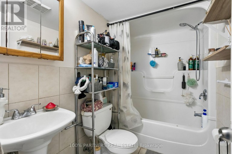 2035-2039 DANFORTH AVENUE, Toronto (Woodbine Corridor), Ontario, M4C1J8