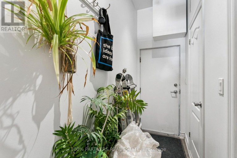 2035-2039 DANFORTH AVENUE, Toronto (Woodbine Corridor), Ontario, M4C1J8