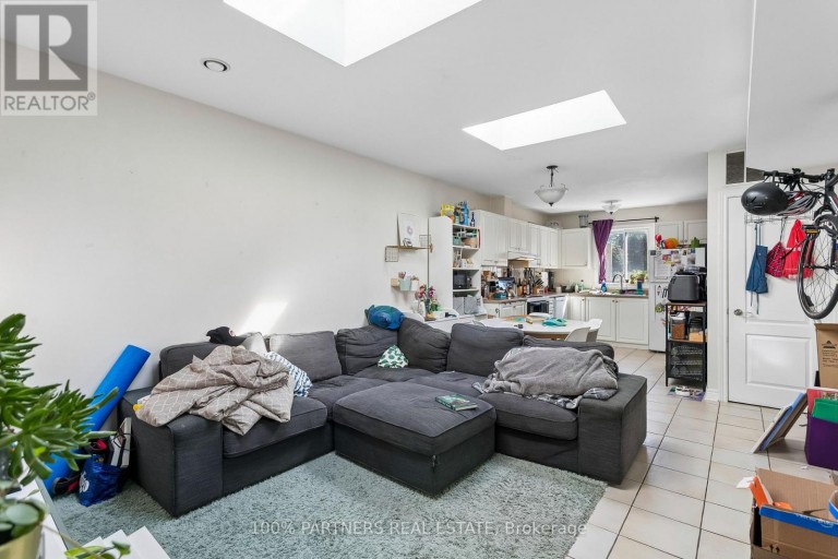 2035-2039 DANFORTH AVENUE, Toronto (Woodbine Corridor), Ontario, M4C1J8