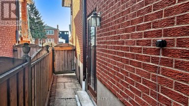12A KENMORE AVENUE Toronto (Clairlea-Birchmount) Ontario photo 40