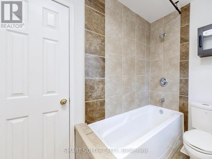 1051 JANETTE STREET, Newmarket (Huron Heights-Leslie Valley), Ontario, L3Y3C4