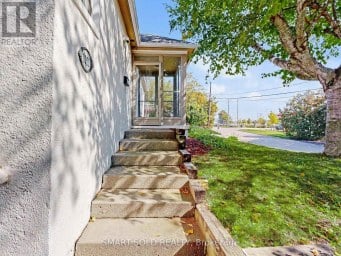 1051 JANETTE STREET Newmarket (Huron Heights-Leslie Valley) Ontario photo 3