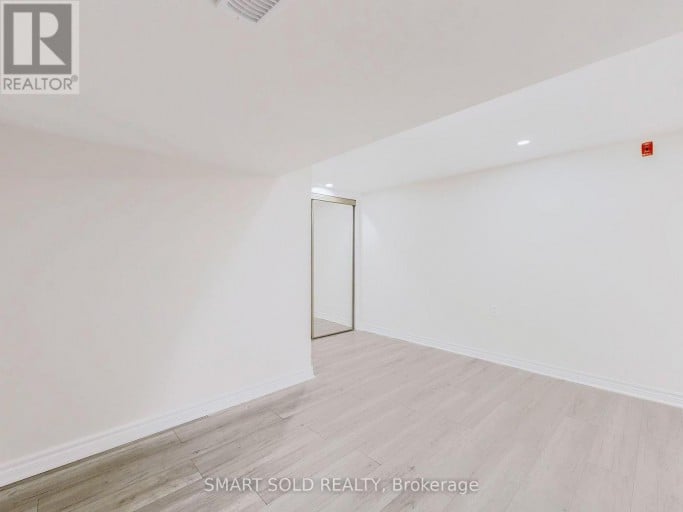 1051 JANETTE STREET, Newmarket (Huron Heights-Leslie Valley), Ontario, L3Y3C4