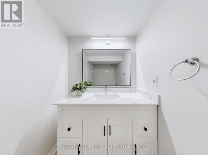 1051 JANETTE STREET, Newmarket (Huron Heights-Leslie Valley), Ontario, L3Y3C4