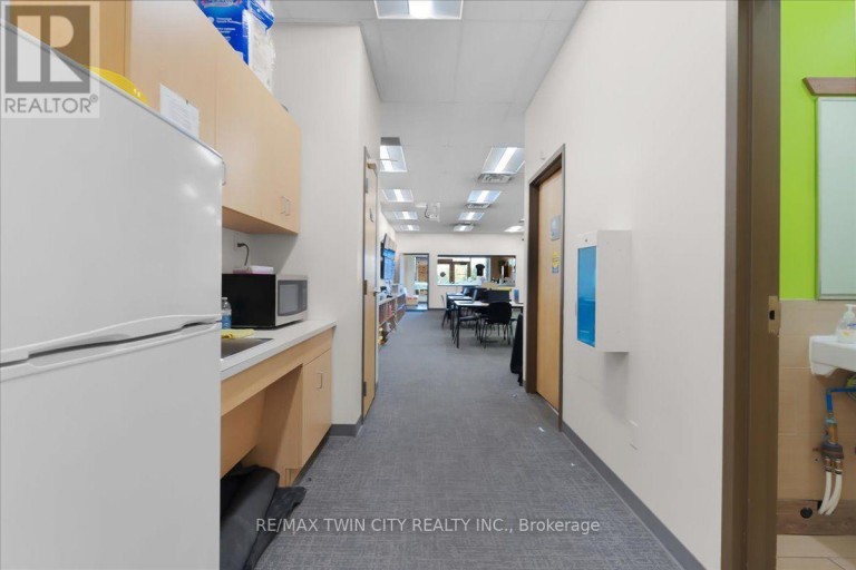3 - 450 COLUMBIA STREET WEST STREET W, Waterloo, Ontario, N2T2W1