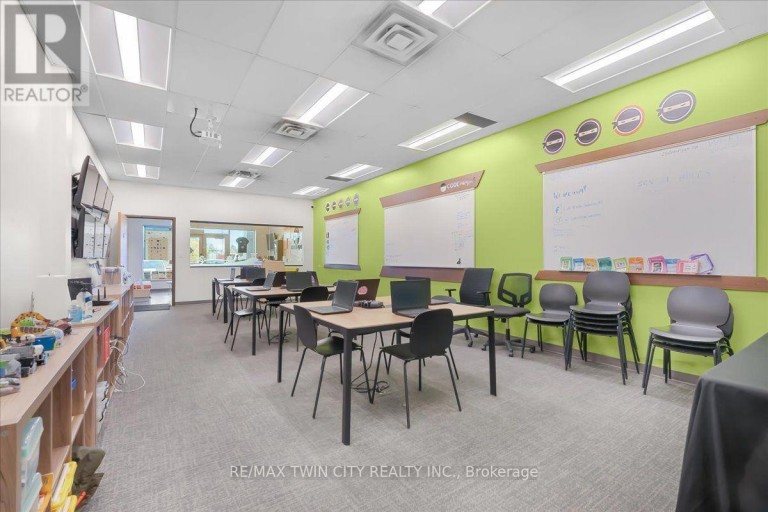 3 - 450 COLUMBIA STREET WEST STREET W, Waterloo, Ontario, N2T2W1