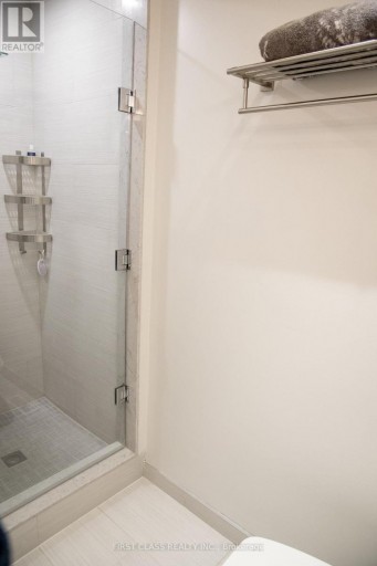 7224 DEANLEE COURT, Mississauga (Lisgar), Ontario, L5N8R5