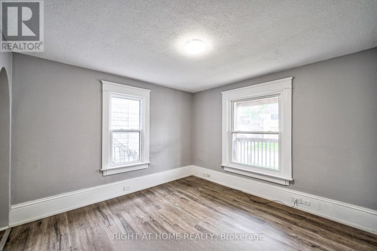 15 ASHER STREET, Welland (Welland Downtown), Ontario, L3B4H9