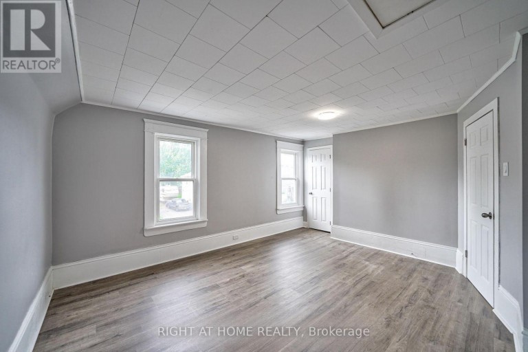 15 ASHER STREET, Welland (Welland Downtown), Ontario, L3B4H9