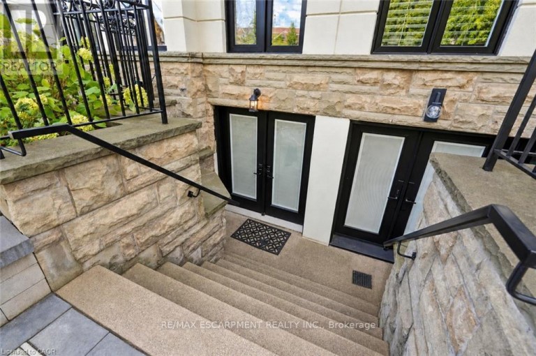 305 RANDALL STREET, Oakville (OO Old Oakville), Ontario, L6J6B4