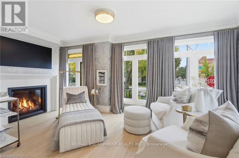 305 RANDALL STREET, Oakville (OO Old Oakville), Ontario, L6J6B4