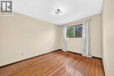 823 67 Avenue SW Calgary Alberta photo 12