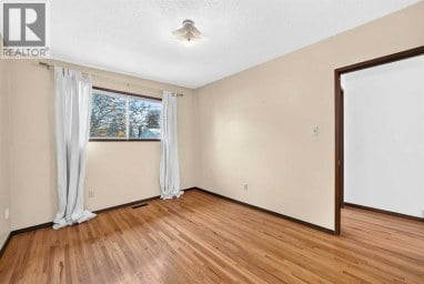 823 67 Avenue SW Calgary Alberta photo 13