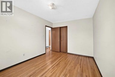 823 67 Avenue SW Calgary Alberta photo 14