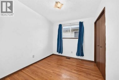 823 67 Avenue SW Calgary Alberta photo 16
