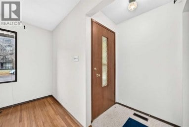 823 67 Avenue SW Calgary Alberta photo 2