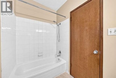 823 67 Avenue SW Calgary Alberta photo 20