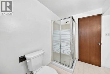 823 67 Avenue SW Calgary Alberta photo 32