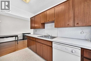 823 67 Avenue SW Calgary Alberta photo 5