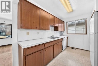 823 67 Avenue SW Calgary Alberta photo 6