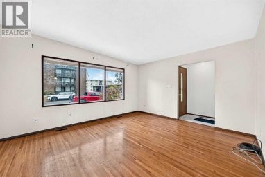 823 67 Avenue SW Calgary Alberta photo 9