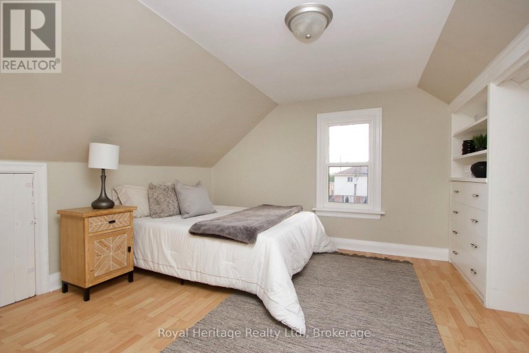 15 RUSSETT AVENUE, Oshawa (Centennial), Ontario, L1G3R4
