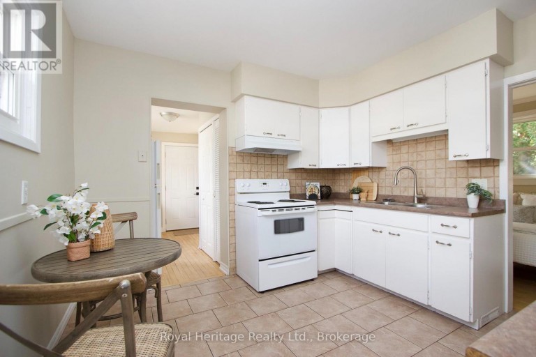 15 RUSSETT AVENUE, Oshawa (Centennial), Ontario, L1G3R4