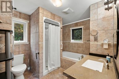 5 MAPLEWOOD DRIVE McKellar Ontario photo 18