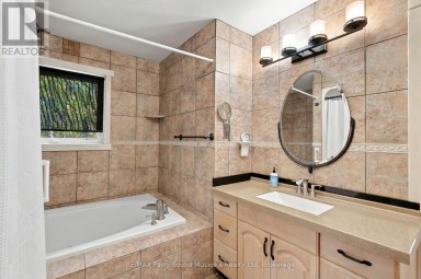 5 MAPLEWOOD DRIVE McKellar Ontario photo 19