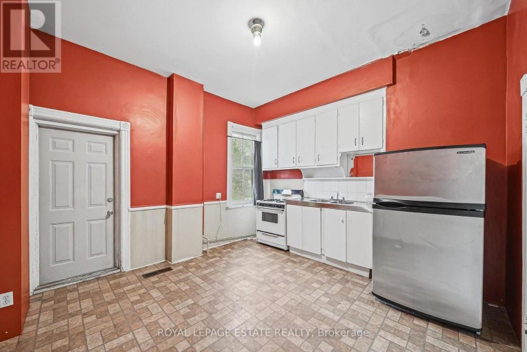 110-112 BALDWIN STREET, Toronto (Kensington-Chinatown), Ontario, M5T1L6