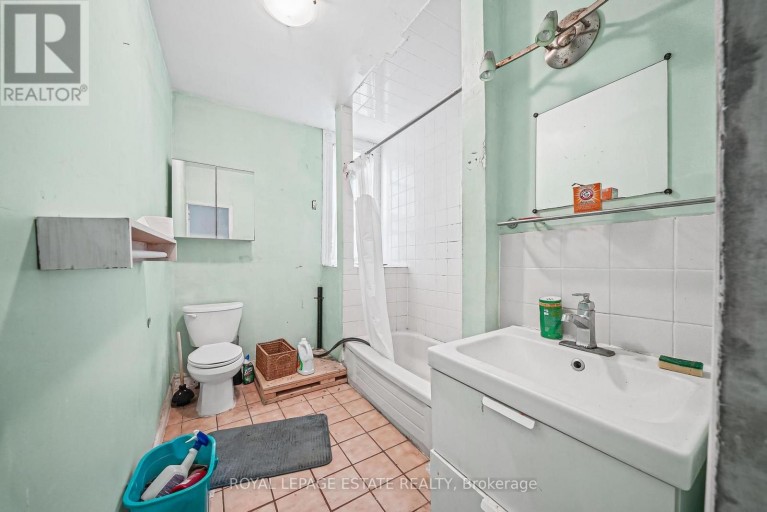 110-112 BALDWIN STREET, Toronto (Kensington-Chinatown), Ontario, M5T1L6