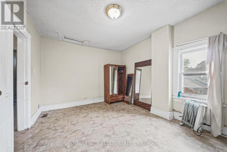 110-112 BALDWIN STREET, Toronto (Kensington-Chinatown), Ontario, M5T1L6