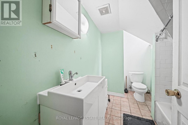 110-112 BALDWIN STREET, Toronto (Kensington-Chinatown), Ontario, M5T1L6