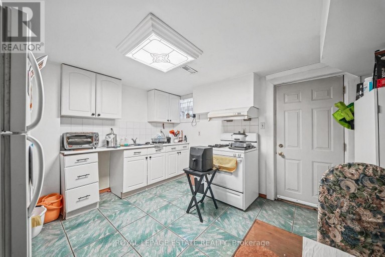 110-112 BALDWIN STREET, Toronto (Kensington-Chinatown), Ontario, M5T1L6
